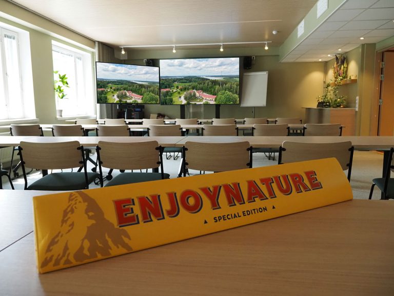 enjoynature - kokoustilat esittelyssä kokoustorilla